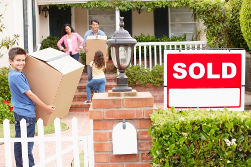 Southgate moving van service for flats and houses