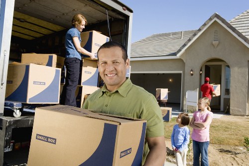Local moving service near Southgate residential streets